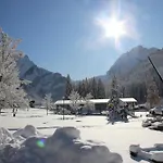 Des Alpes 公寓 *