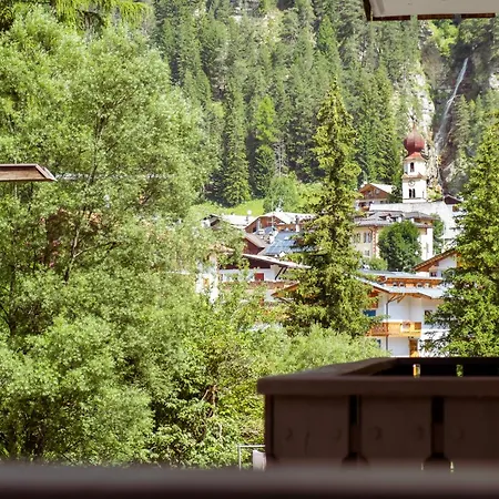 Apartment Des Alpes Canazei
