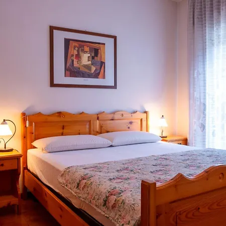 Des Alpes Apartment *